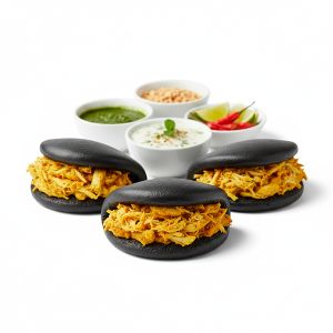 MICRO BAO NEGRO RELLENO POLLO CURRY "ASIAN BITES" 35gr /4x4cm BANDEJAS 30und (CAJA 2 BANDEJAS)